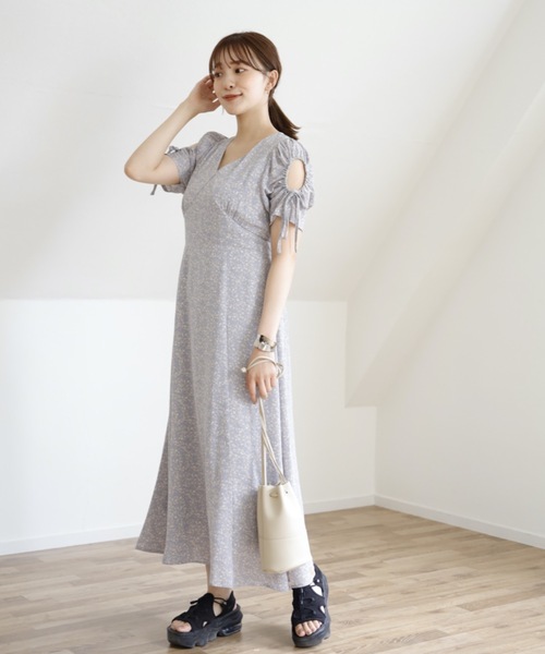 UNFIELD（アンフィールド）の「【UNFIELD フラワーマーメイド袖開きワンピース】（ワンピース・レディース・ブラック/ベージュ/サックスブルー・FREE）」の12枚目の写真