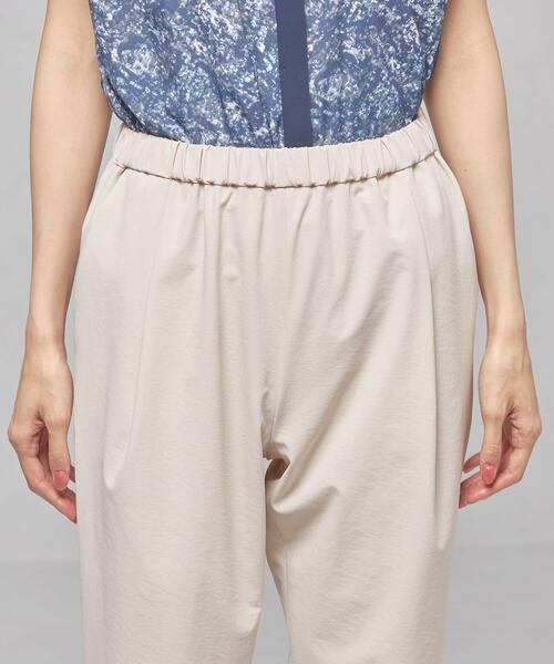 closet story（クローゼットストーリー）の「＜closet story＞□CSC テーパード イージーパンツ [接触冷感・紫外線防止・防透け・吸水速乾] -手洗い可能-（その他パンツ・レディース・ブラック/ナチュラル・FREE）」の6枚目の写真