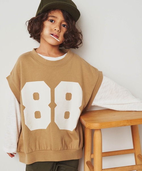 ＆yam（アンドヤム）の「USA裏毛オーバーサイズビッグプリントベスト（ベスト・キッズ・ベージュ/ホワイト/ブルー/ブラック・110-120cm/130-140cm/140-150cm/120-130cm/150-160cm）」の3枚目の写真