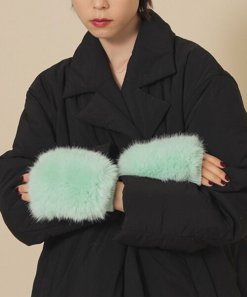 Ray BEAMS（レイビームス）の「Ray BEAMS / フェイク ミンク ハンドウォーマー（手袋・レディース・オレンジ/ミント・ONE SIZE）」の6枚目の写真