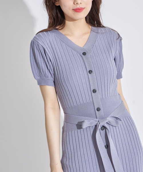 tocco closet(トッコ クローゼット)の「ウエストりぼん付きフロントボタン裾フリルシャリ感リブニットワンピース(ワンピース・レディース・グレイッシュブルー/ダークブラウン/ライトカーキ/チャコール/ラベンダー・M)」の20枚目の写真