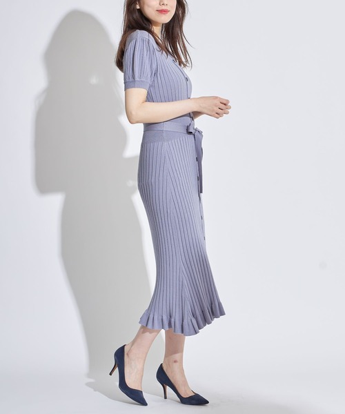 tocco closet(トッコ クローゼット)の「ウエストりぼん付きフロントボタン裾フリルシャリ感リブニットワンピース(ワンピース・レディース・グレイッシュブルー/ダークブラウン/ライトカーキ/チャコール/ラベンダー・M)」の18枚目の写真