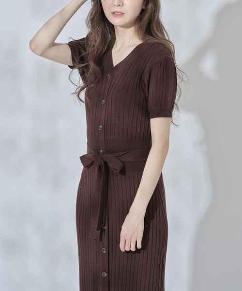 tocco closet(トッコ クローゼット)の「ウエストりぼん付きフロントボタン裾フリルシャリ感リブニットワンピース(ワンピース・レディース・グレイッシュブルー/ダークブラウン/ライトカーキ/チャコール/ラベンダー・M)」の13枚目の写真