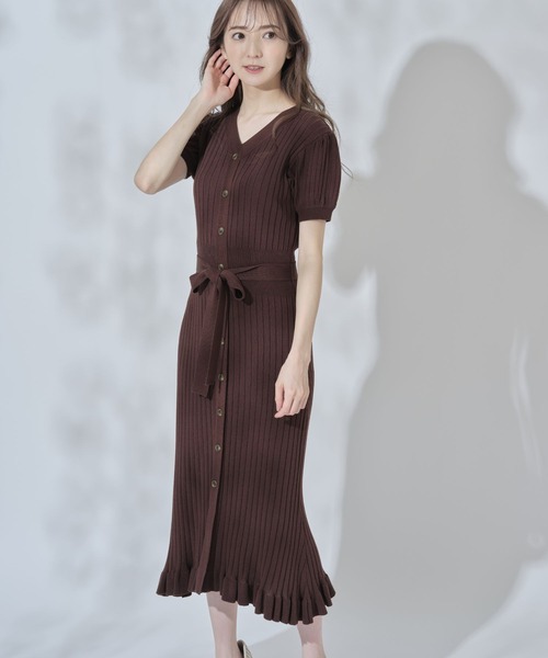 tocco closet(トッコ クローゼット)の「ウエストりぼん付きフロントボタン裾フリルシャリ感リブニットワンピース(ワンピース・レディース・グレイッシュブルー/ダークブラウン/ライトカーキ/チャコール/ラベンダー・M)」の12枚目の写真