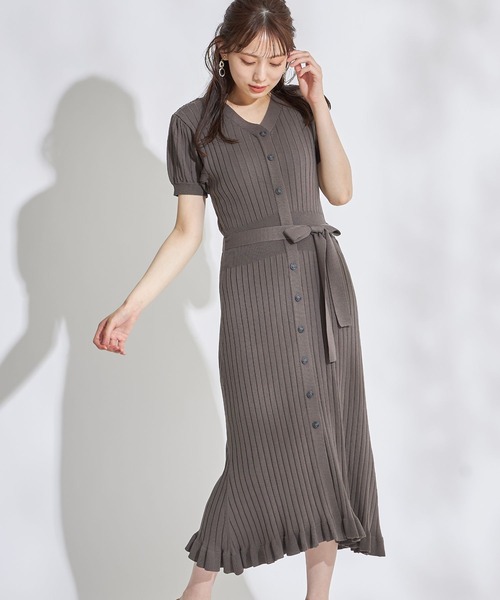 tocco closet(トッコ クローゼット)の「ウエストりぼん付きフロントボタン裾フリルシャリ感リブニットワンピース(ワンピース・レディース・グレイッシュブルー/ダークブラウン/ライトカーキ/チャコール/ラベンダー・M)」の7枚目の写真