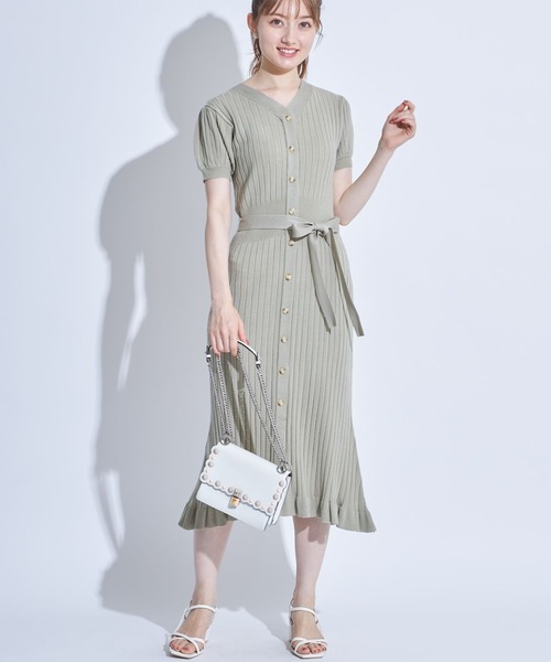 tocco closet(トッコ クローゼット)の「ウエストりぼん付きフロントボタン裾フリルシャリ感リブニットワンピース(ワンピース・レディース・グレイッシュブルー/ダークブラウン/ライトカーキ/チャコール/ラベンダー・M)」の14枚目の写真