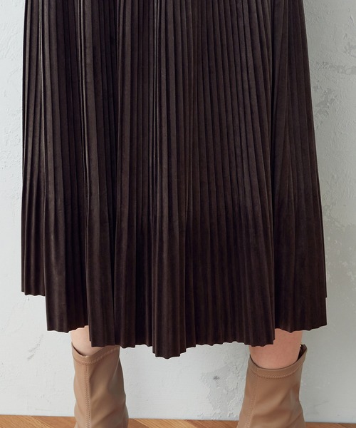 COMME CA ISM（コムサイズム）の「ベロア　プリーツスカート（スカート・レディース・ブラック/ブラウン/グレイッシュベージュ/ブルー・SMALL/MEDIUM/LARGE）」の12枚目の写真