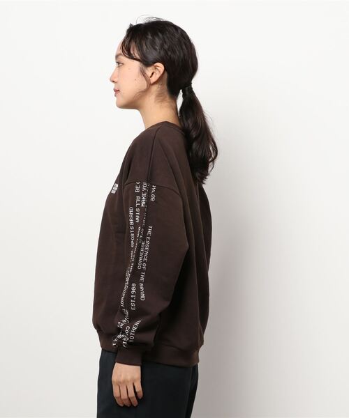 CONVERSE(コンバース)の「【CONVERSE】裏毛スウェット プルオーバー(Tシャツ/カットソー・レディース・ブラウン/オフホワイト・FREE)」の4枚目の写真