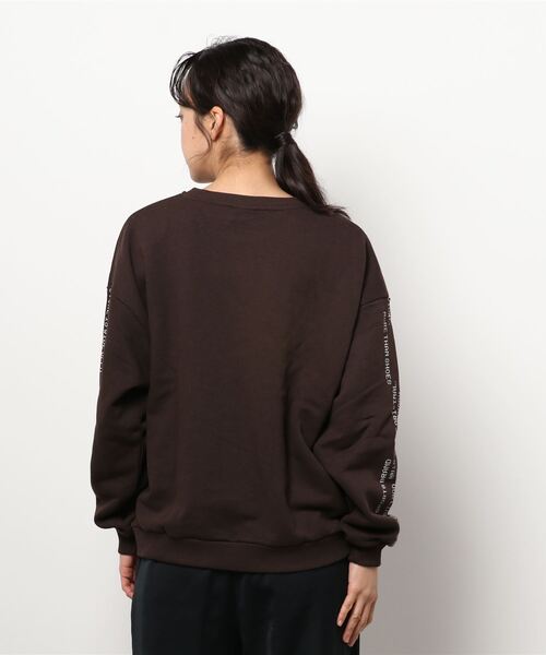 CONVERSE(コンバース)の「【CONVERSE】裏毛スウェット プルオーバー(Tシャツ/カットソー・レディース・ブラウン/オフホワイト・FREE)」の3枚目の写真