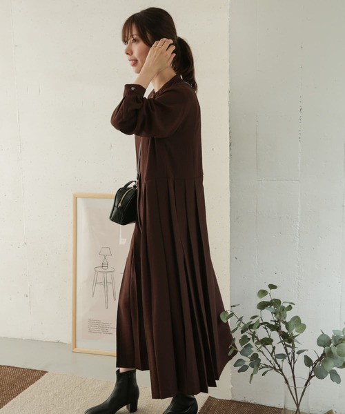 URBAN RESEARCH DOORS（アーバンリサーチドアーズ）の「プリーツ切替ワンピース（ワンピース・レディース・チャコールグレー/ブラウン/カーキ/ピンク・ONE）」の7枚目の写真