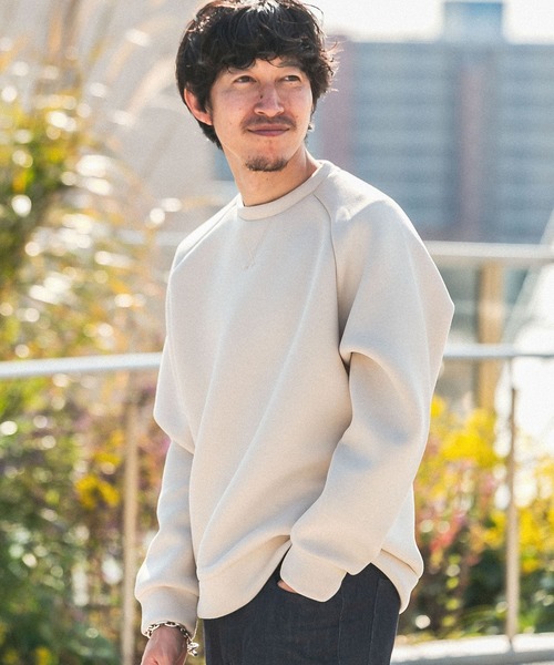 ITEMS URBANRESEARCH（アイテムズ アーバンリサーチ）の「ダンボール ラグランクルーネック（スウェット・メンズ・ブラウン/ベージュ/グレー/ブラック・LARGE/MEDIUM）」の5枚目の写真