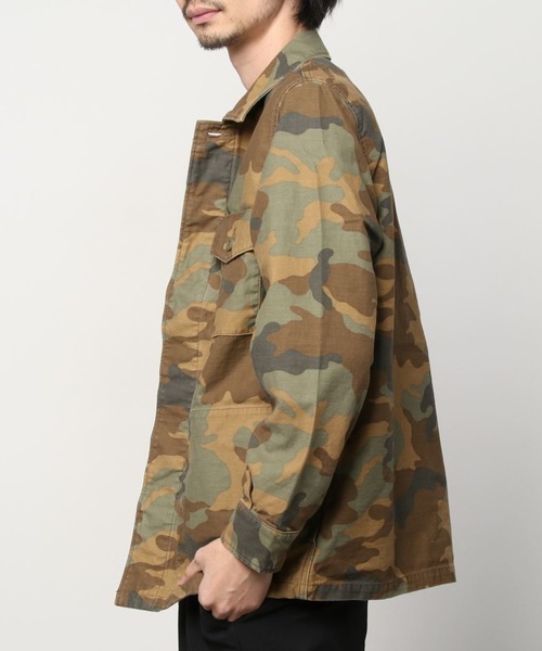 Maison Kitsune(メゾンキツネ)の「Camp Print Camo Military Jacket(ミリタリージャケット・メンズ・カーキ系/ベージュ系その他・XL/L/S/M/XS)」の9枚目の写真