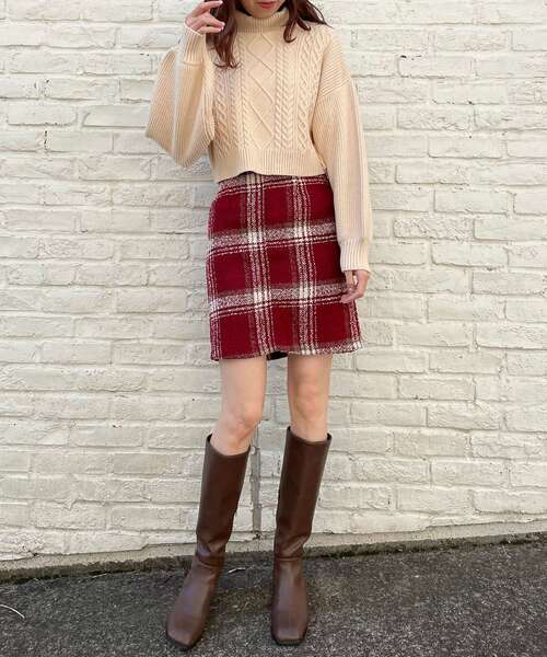 MAJESTIC LEGON(マジェスティックレゴン)の「ショートタートルニット(ニット/セーター・レディース・ブラック/ベージュ/グレー/アイボリー・MEDIUM)」の12枚目の写真