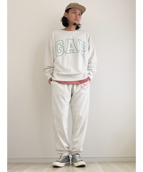 GAP(ギャップ)の「オーバーサイズ GAPロゴ クルーネック スウェット(スウェット・メンズ・パープル/オフホワイト・M/S/XS/L/XL/XXS)」の9枚目の写真