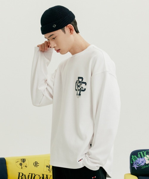 ROMANTIC CROWN(ロマンティッククラウン)の「【ROMANTIC CROWN】RC CLUB FLAG LONG SLEEVE / RC CLUB フラッグ グラフィック ロングスリーブ Tシャツ(Tシャツ/カットソー・メンズ・ブラック/ホワイト・MEDIUM/LARGE/SMALL/X-LARGE)」の3枚目の写真