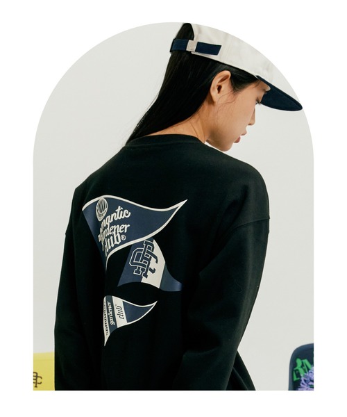 ROMANTIC CROWN(ロマンティッククラウン)の「【ROMANTIC CROWN】RC CLUB FLAG LONG SLEEVE / RC CLUB フラッグ グラフィック ロングスリーブ Tシャツ(Tシャツ/カットソー・メンズ・ブラック/ホワイト・MEDIUM/LARGE/SMALL/X-LARGE)」の4枚目の写真