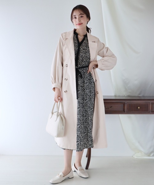 BLUEEAST(ブルーイースト)の「ボリュームスリーブトレンチコート(トレンチコート・レディース・ベージュ/カーキ/アイボリー・MEDIUM)」の2枚目の写真