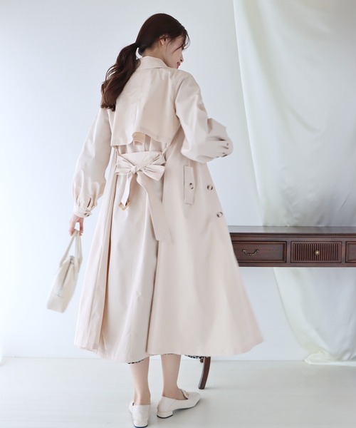 BLUEEAST(ブルーイースト)の「ボリュームスリーブトレンチコート(トレンチコート・レディース・ベージュ/カーキ/アイボリー・MEDIUM)」の10枚目の写真