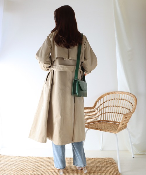 BLUEEAST(ブルーイースト)の「ボリュームスリーブトレンチコート(トレンチコート・レディース・ベージュ/カーキ/アイボリー・MEDIUM)」の6枚目の写真