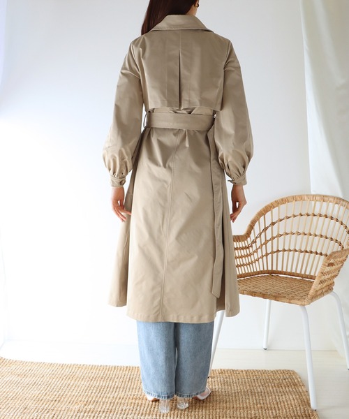 BLUEEAST(ブルーイースト)の「ボリュームスリーブトレンチコート(トレンチコート・レディース・ベージュ/カーキ/アイボリー・MEDIUM)」の8枚目の写真