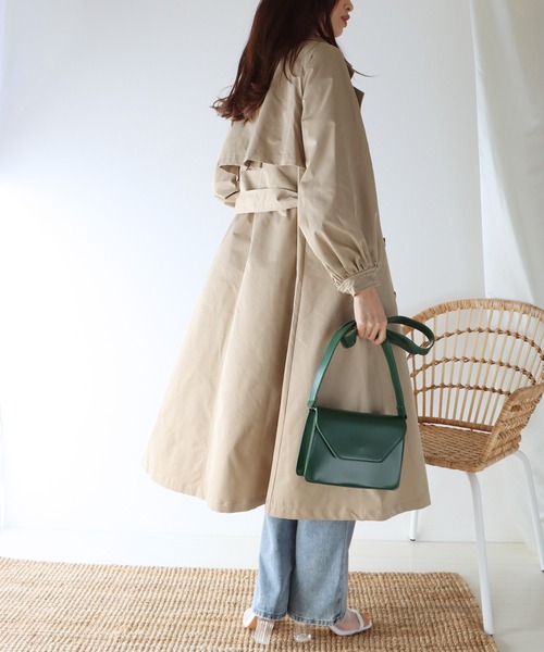 BLUEEAST(ブルーイースト)の「ボリュームスリーブトレンチコート(トレンチコート・レディース・ベージュ/カーキ/アイボリー・MEDIUM)」の17枚目の写真