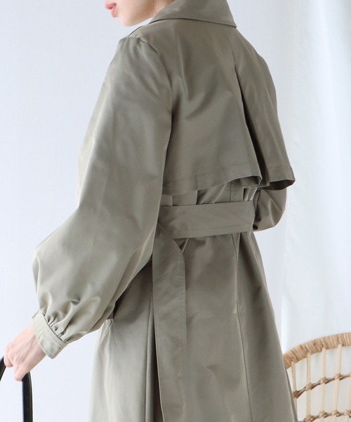 BLUEEAST(ブルーイースト)の「ボリュームスリーブトレンチコート(トレンチコート・レディース・ベージュ/カーキ/アイボリー・MEDIUM)」の18枚目の写真
