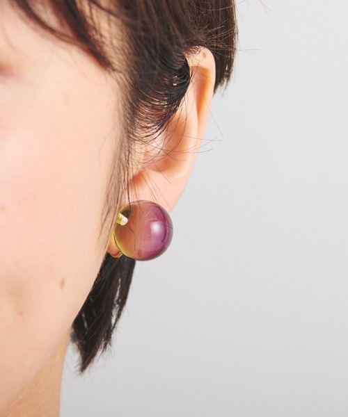ear PAPILLONNER（イアパピヨネ）の「ヴィトライユ玉イヤリング（イヤリング・レディース・パープル・FREE）」の4枚目の写真