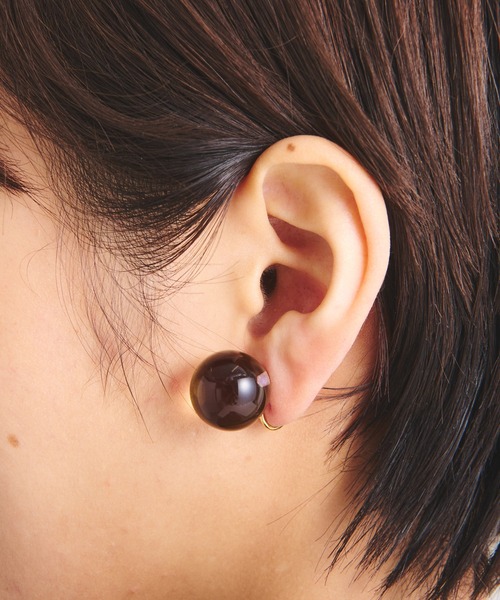 ear PAPILLONNER（イアパピヨネ）の「ヴィトライユ玉イヤリング（イヤリング・レディース・パープル・FREE）」の5枚目の写真