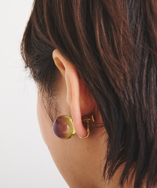 ear PAPILLONNER（イアパピヨネ）の「ヴィトライユ玉イヤリング（イヤリング・レディース・パープル・FREE）」の6枚目の写真