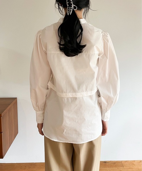 EPIMI E'PIMMY（エピミエピミー）の「2Wayバンドカラーブラウス（シャツ/ブラウス・レディース・ブラック/ベージュ/オフホワイト・MEDIUM）」の6枚目の写真