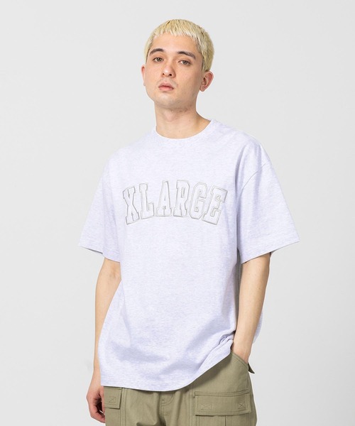 XLARGE（エクストララージ）の「EMBROIDERY COLLEGE LOGO S/S TEE/刺繍　カレッジ　ロゴ　半袖　Tシャツ（Tシャツ/カットソー・メンズ・ホワイト/ネイビー/グリーン/アッシュ・S/M/L/XL）」の3枚目の写真