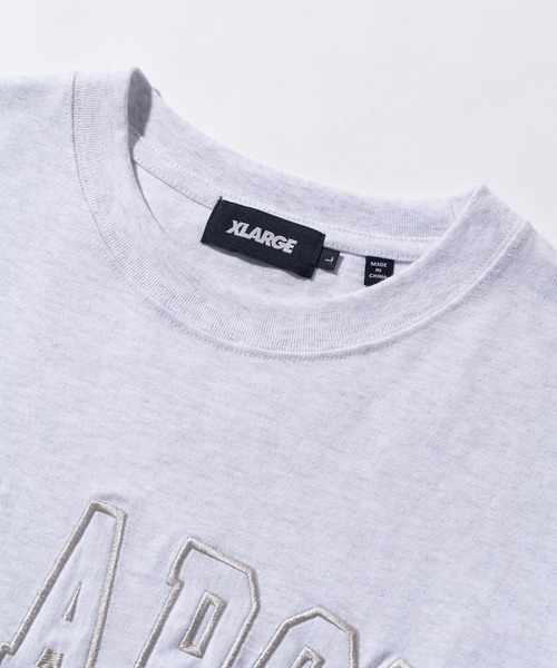 XLARGE（エクストララージ）の「EMBROIDERY COLLEGE LOGO S/S TEE/刺繍　カレッジ　ロゴ　半袖　Tシャツ（Tシャツ/カットソー・メンズ・ホワイト/ネイビー/グリーン/アッシュ・S/M/L/XL）」の11枚目の写真