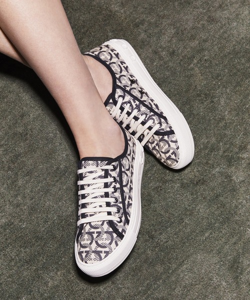 FERRAGAMO（フェラガモ）の「スニーカー（スニーカー・レディース・ブラック×ベージュ・6/6.5/5/7/7.5/5.5）」の4枚目の写真