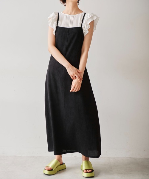 FREE'S MART（フリーズマート）の「◇シャーリングキャミソールワンピース（ワンピース・レディース・ブラック/ホワイト/ブルー・SMALL/MEDIUM）」の2枚目の写真