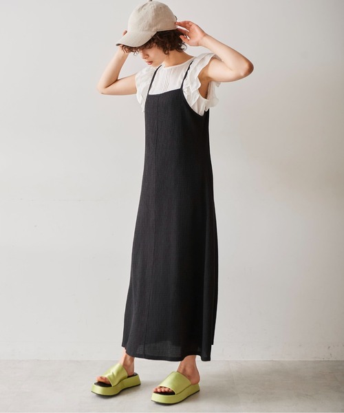 FREE'S MART（フリーズマート）の「◇シャーリングキャミソールワンピース（ワンピース・レディース・ブラック/ホワイト/ブルー・SMALL/MEDIUM）」の19枚目の写真