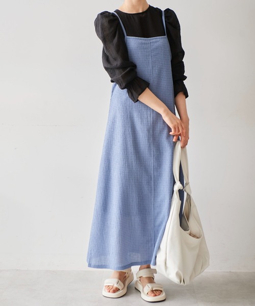 FREE'S MART（フリーズマート）の「◇シャーリングキャミソールワンピース（ワンピース・レディース・ブラック/ホワイト/ブルー・SMALL/MEDIUM）」の4枚目の写真