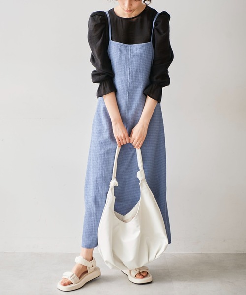 FREE'S MART（フリーズマート）の「◇シャーリングキャミソールワンピース（ワンピース・レディース・ブラック/ホワイト/ブルー・SMALL/MEDIUM）」の5枚目の写真