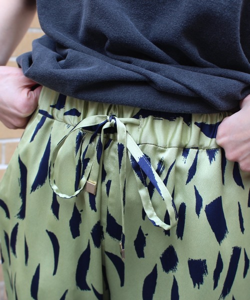 DROIT BELLO(ドロイトベロ)の「DROIT BELLO(ドロイトベロ) ペイント柄イージーパンツ(その他パンツ・レディース・グリーン/ブラック・FREE)」の7枚目の写真