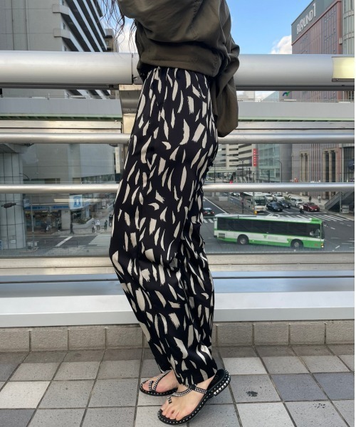 DROIT BELLO(ドロイトベロ)の「DROIT BELLO(ドロイトベロ) ペイント柄イージーパンツ(その他パンツ・レディース・グリーン/ブラック・FREE)」の14枚目の写真
