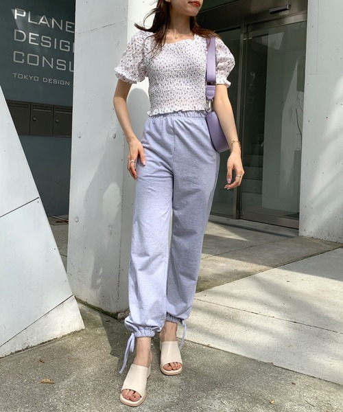 OLIVE des OLIVE（オリーブデオリーブ）の「バックリボンシャーリングブラウス（シャツ/ブラウス・レディース・ブラック/オフホワイト/ブルー・FREE）」の21枚目の写真