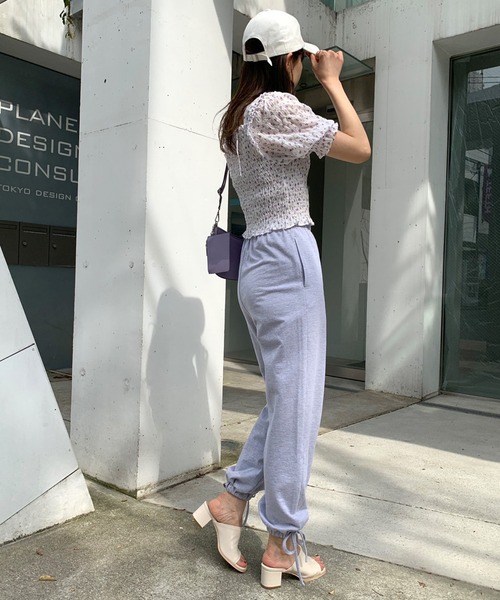 OLIVE des OLIVE（オリーブデオリーブ）の「バックリボンシャーリングブラウス（シャツ/ブラウス・レディース・ブラック/オフホワイト/ブルー・FREE）」の22枚目の写真