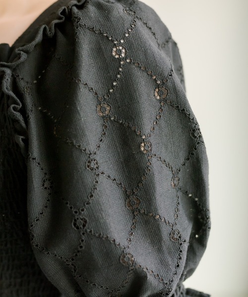 OLIVE des OLIVE（オリーブデオリーブ）の「バックリボンシャーリングブラウス（シャツ/ブラウス・レディース・ブラック/オフホワイト/ブルー・FREE）」の13枚目の写真