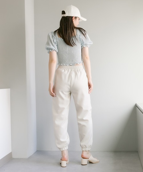 OLIVE des OLIVE（オリーブデオリーブ）の「バックリボンシャーリングブラウス（シャツ/ブラウス・レディース・ブラック/オフホワイト/ブルー・FREE）」の4枚目の写真