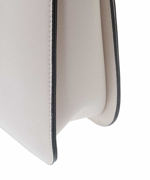OFUON le MK（オフオンルエムケー）の「フェイクレザーミニトート（トートバッグ・レディース・アイボリー/ライトブラウン・38）」の4枚目の写真