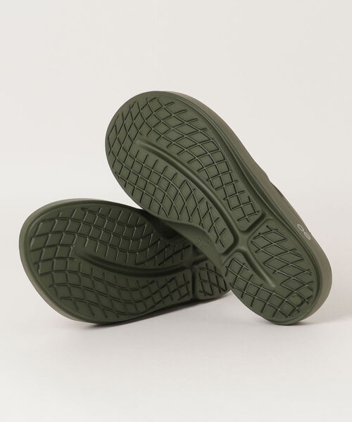OOFOS（ウーフォス）の「【OOFOS/ウーフォス】 OOriginal リカバリーサンダル FLIP FLOP（サンダル・メンズ・ブラック/ダークブラウン/オリーブ・26/27/28）」の5枚目の写真
