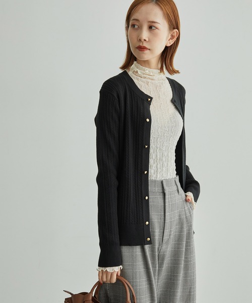 ROPE' PICNIC(ロペピクニック)の「ミニケーブルニット金釦カーディガン(カーディガン/ボレロ・レディース・ブラック/ベージュ系その他/ダークグリーン/マスタード・38)」の2枚目の写真