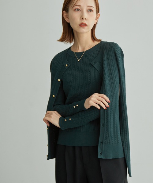 ROPE' PICNIC(ロペピクニック)の「ミニケーブルニット金釦カーディガン(カーディガン/ボレロ・レディース・ブラック/ベージュ系その他/ダークグリーン/マスタード・38)」の4枚目の写真