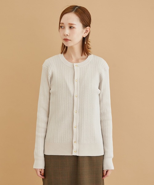 ROPE' PICNIC(ロペピクニック)の「ミニケーブルニット金釦カーディガン(カーディガン/ボレロ・レディース・ブラック/ベージュ系その他/ダークグリーン/マスタード・38)」の5枚目の写真