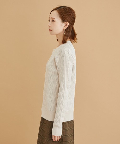 ROPE' PICNIC(ロペピクニック)の「ミニケーブルニット金釦カーディガン(カーディガン/ボレロ・レディース・ブラック/ベージュ系その他/ダークグリーン/マスタード・38)」の6枚目の写真