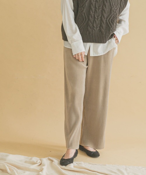 ITEMS URBANRESEARCH(アイテムズ アーバンリサーチ)の「プリーツシャーリングパンツ(その他パンツ・レディース・グリーン/ベージュ/ベージュ系その他/ブラック・FREE)」の15枚目の写真